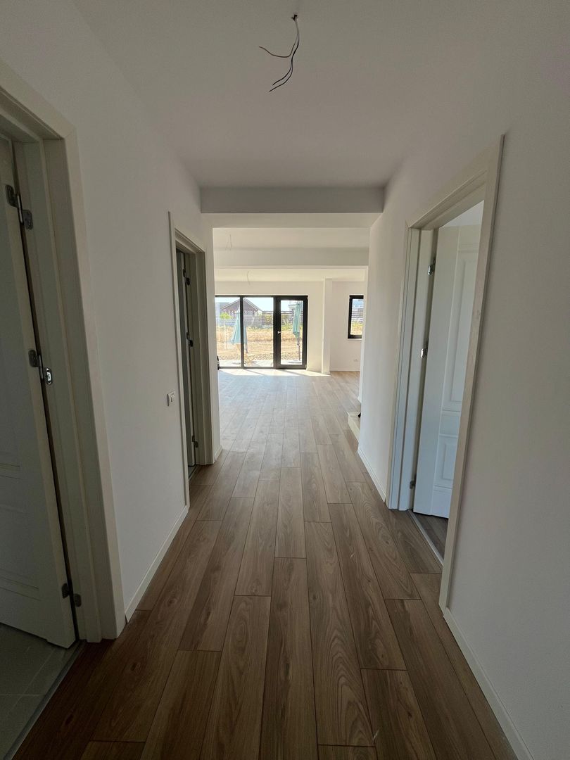 Vila spatioasa langa padure TVA 0%, teren 700mp, DN1, A3, A0 - Poză 15