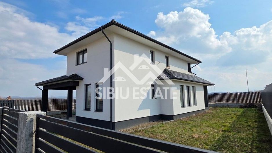 Casa mare cu carport, pivnita - Poză 1