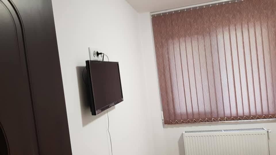 Apartament 2 camere decomandat etajul 1 Podu Ros 400euro - Poză 3