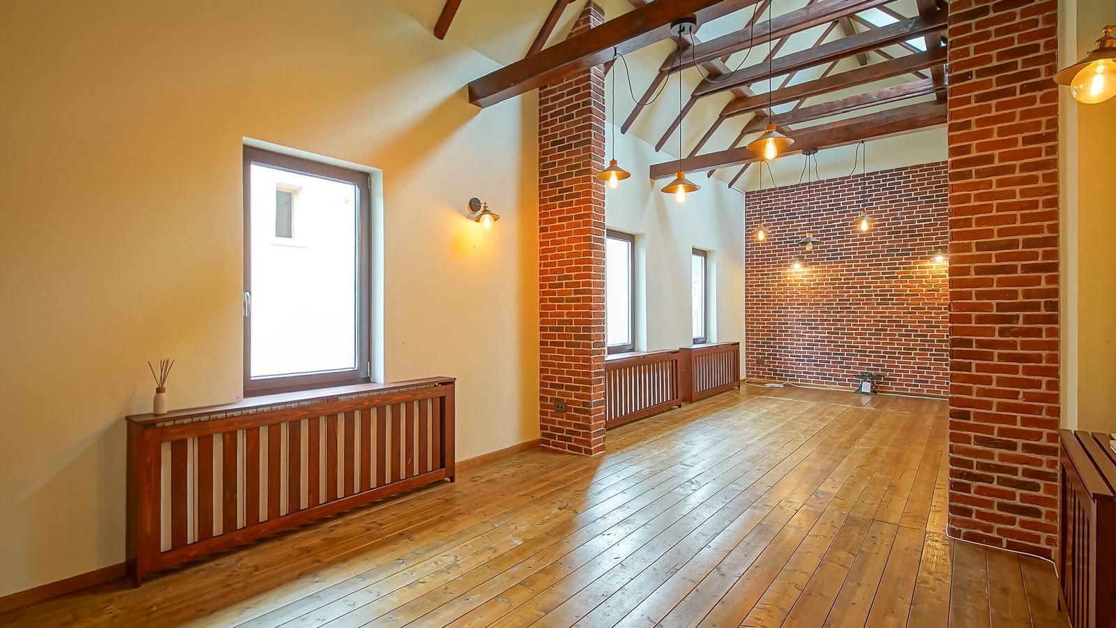 Casa de vanzare in centrul Brasovului - curte privata si pivnita - Poză 15