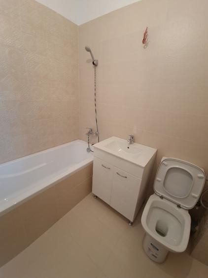 Vând apartament cu 2 camere, decomandat nou  + loc de parcare, situat in complex - Poză 11
