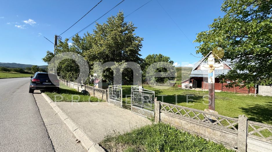 Casă la țară cu șură și grajd, în Vălenii Lăpușului – priveliște panoramică - Poză 5