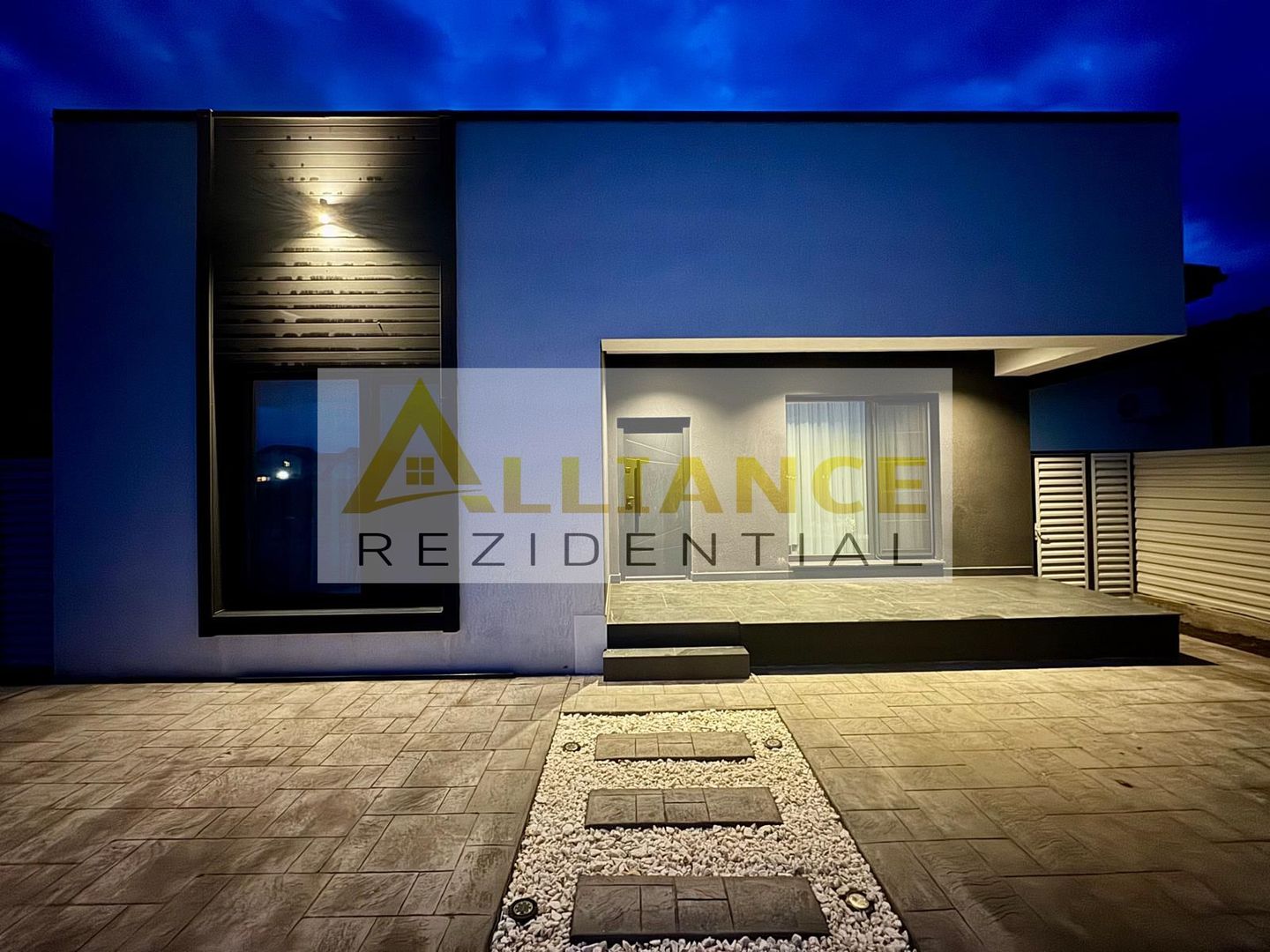 Str. Gradinari - 4 camere - 442 mp teren - mobilata si utilata lux - Poză 1