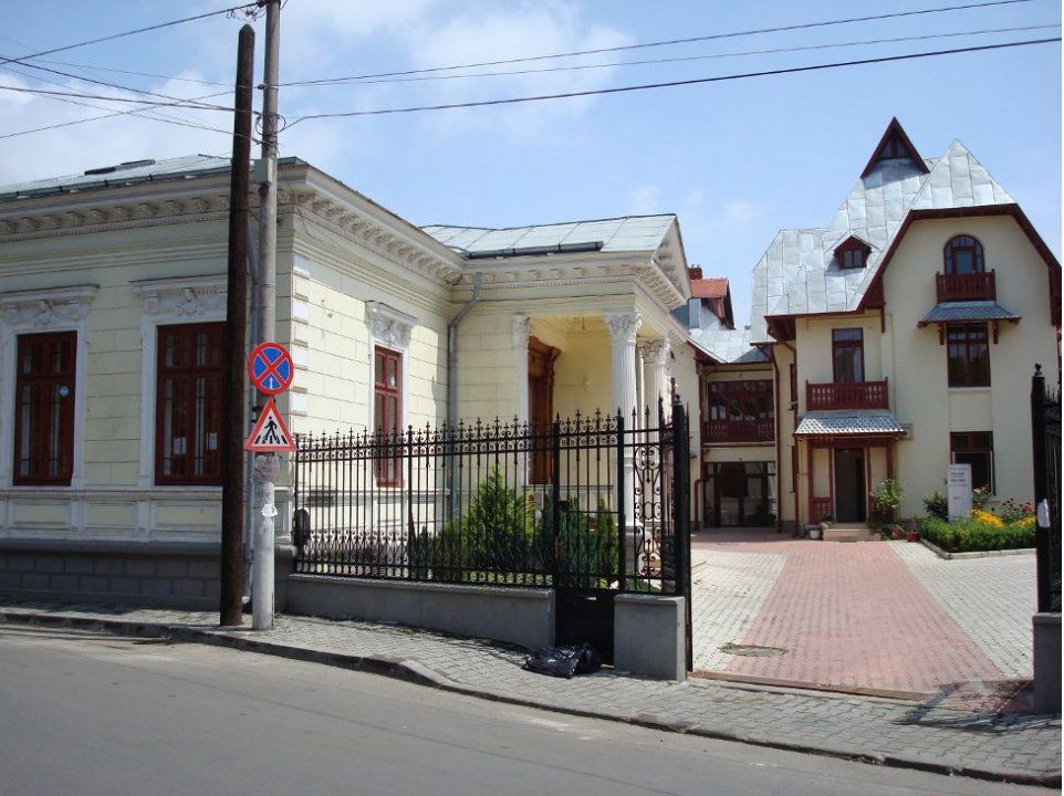 Vila Ultracentrala Monument Istoric restaurat - 12 locuri parcare - Poză 1