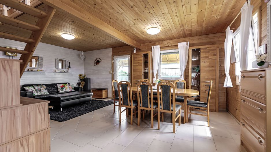 Casa de Lemn cu Piscina si Gradina Impecabila in Vladimirescu! - Poză 7