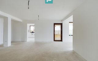 Vilă la sol cu open space și 3 dormitoare la alb - Poză 13