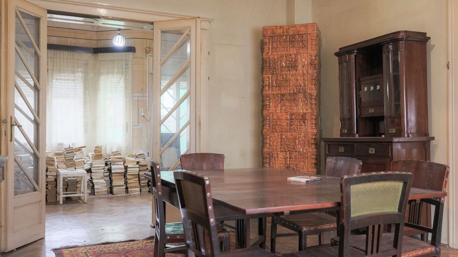 VILĂ INTERBELICĂ CU TEREN GENEROS ȘI SPAȚIU COMERCIAL . VÂRFUL CU DOR - Poză 10