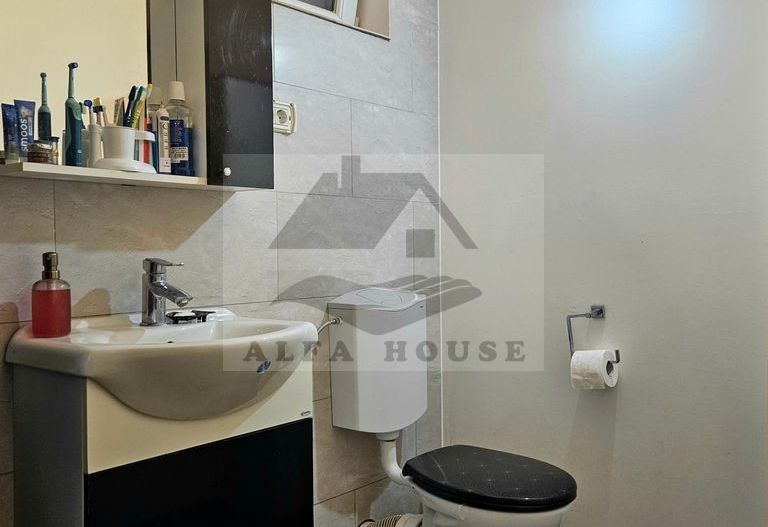 Oportunitate - Apartament cu trei camere in vila, zona Tractorul 70 mp - Poză 11