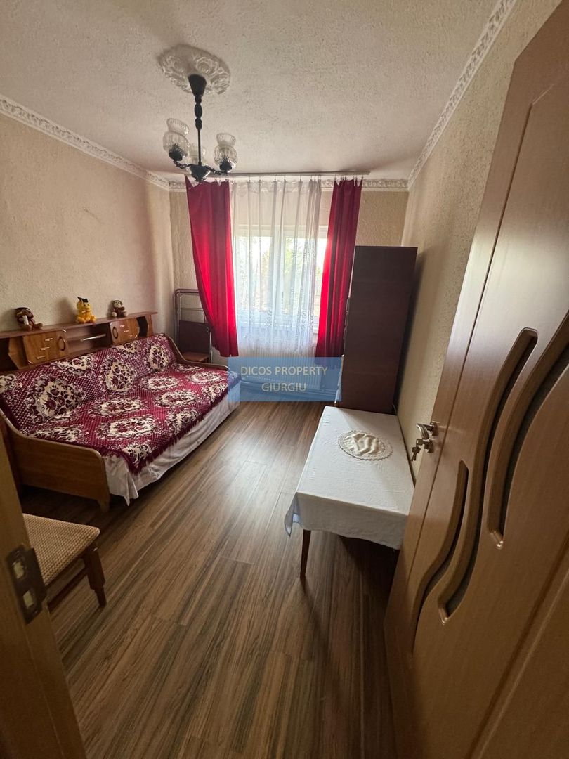 De Vânzare - Apartament 3 Camere, Strada Decebal - Poză 13