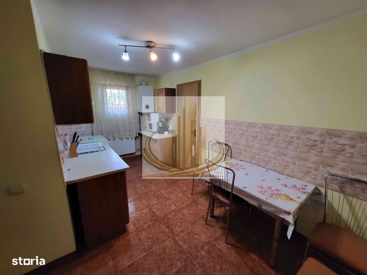 Casă spațioasă, versatilă – ideală pentru firmă sau locuință - Poză 10