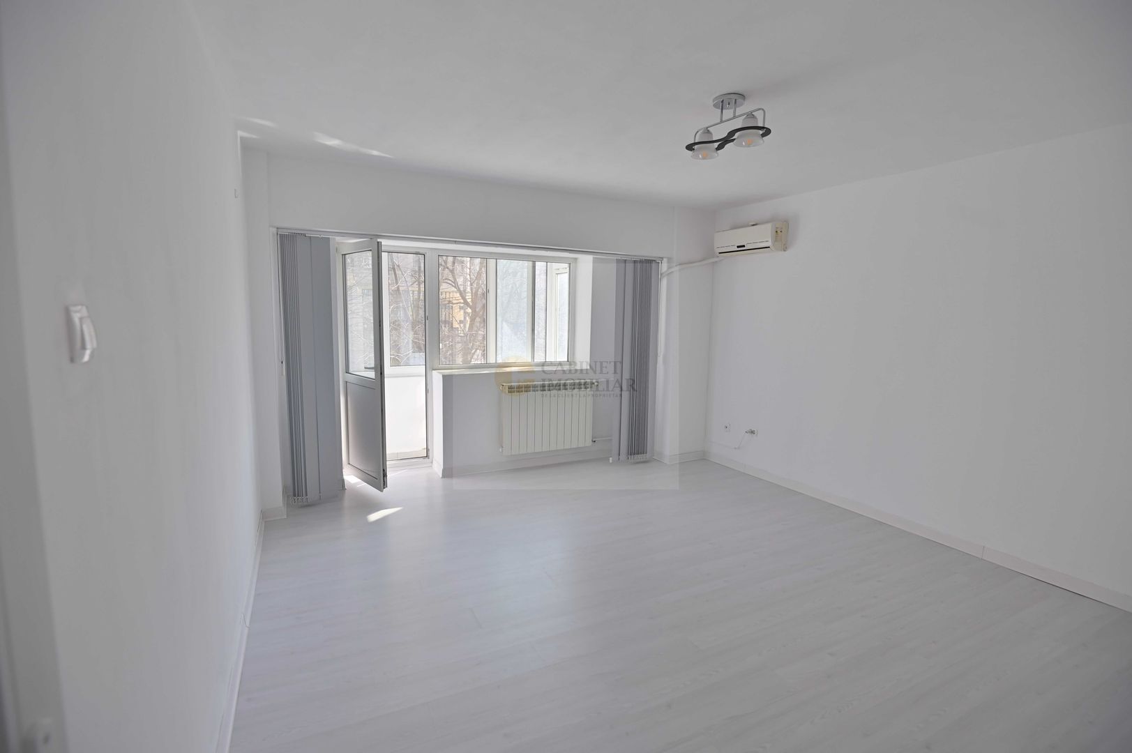 Apartament 2 camere renovat | zonă centrală Decebal - Poză 1