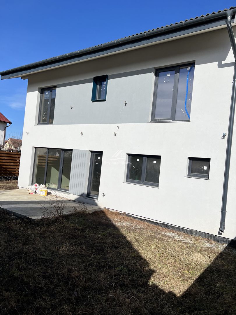 Casă construcție de Lux de vânzare în Șelimbar zonă bună - Poză 18