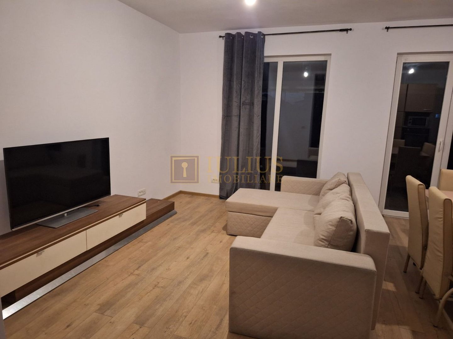 1/2 duplex spatios , spatiu verde generos, locuri de parcare-Mosnita - Poză 1