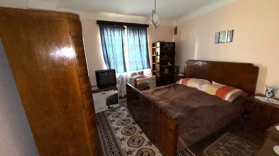 Casă cu arhitectură pragmatică în zona Port - Poză 4