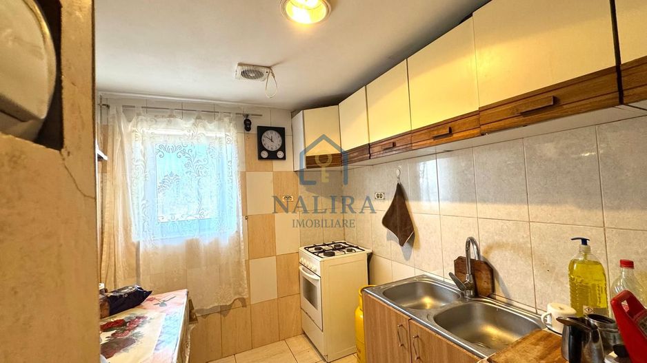 Casa de caramida de vanzare Surdesti cu teren intravilan 5000mp - Poză 12