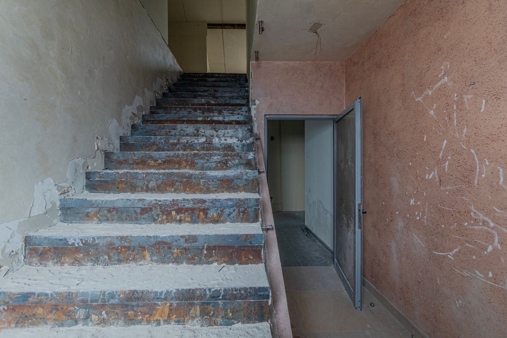 Cladire de 902 mp utili de vânzare, zona Grivitei - DN 13, COMISION 0 - Poză 77