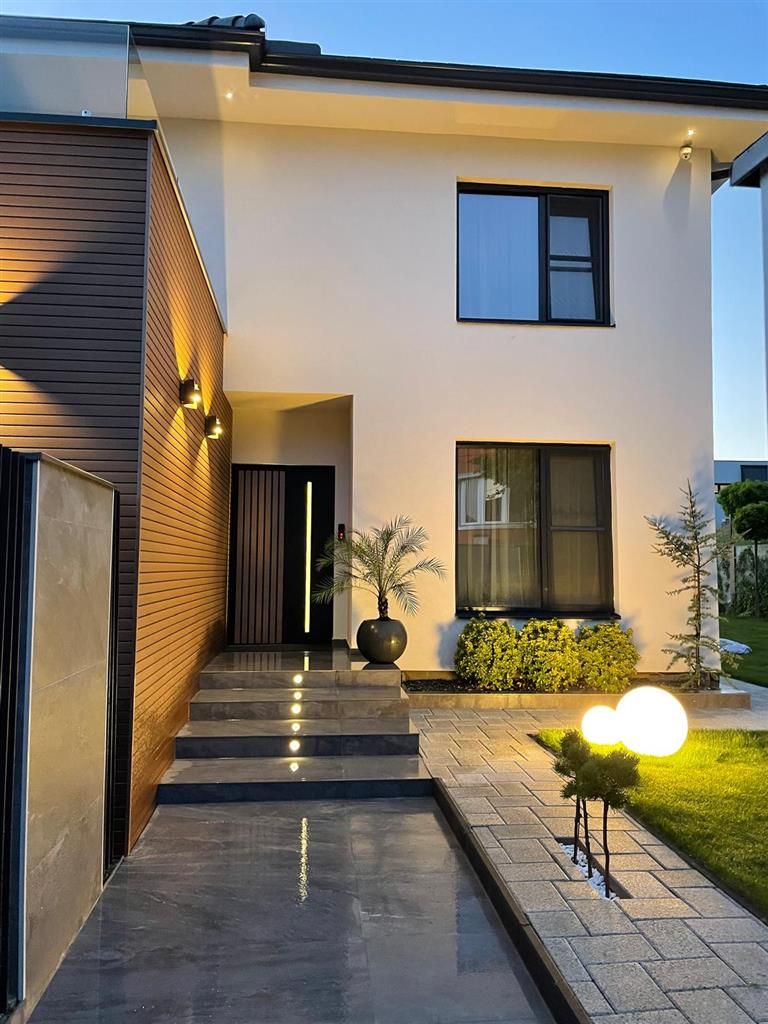 Vila cu arhitectura modera, intr- o oaza de liniste - Poză 1