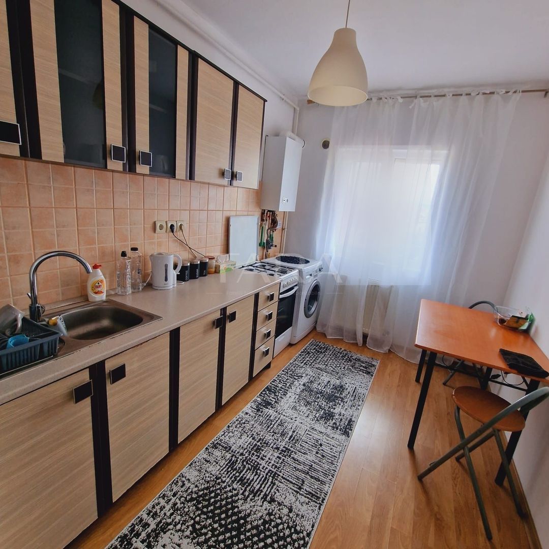 Apartament spațios, balcon și parcare, zona Parcul Poligon. - Poză 1