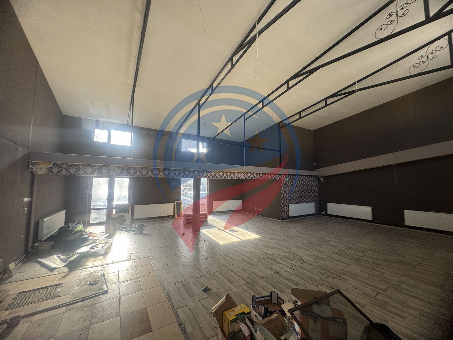 Spațiu generos, 600 mp, cu multiple utilizări - Poză 3