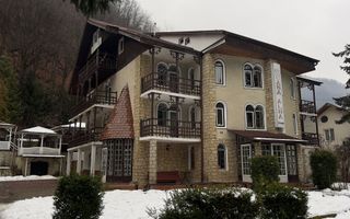 Hotel / Pensiune de vânzare în Central, Slanic-Moldova - Poză 1