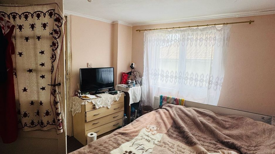 Casa de vanzare cu 2 camere si teren 1068 mp zona Renașterii - Poză 7