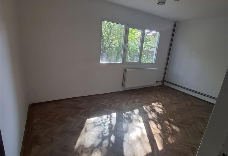 Favorit-Gh Lazar 3 camere parter cu centrala proprie - Poză 8