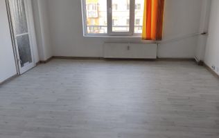 Apartament cu trei camere de vanzare, Piata Muncii, 231.000€ negociabil
