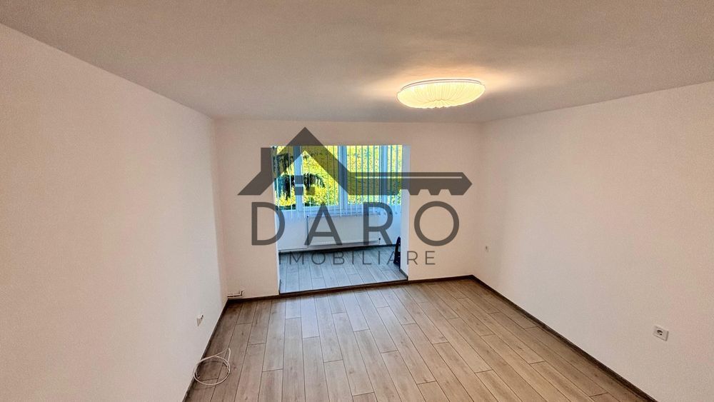 Vand apartament cu 3 camere - Poză 2