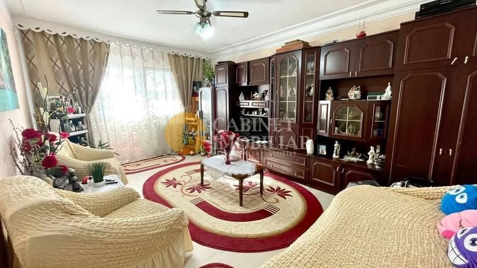 4 camere - decomandat - 1986 - loc de parcare - Poză 1