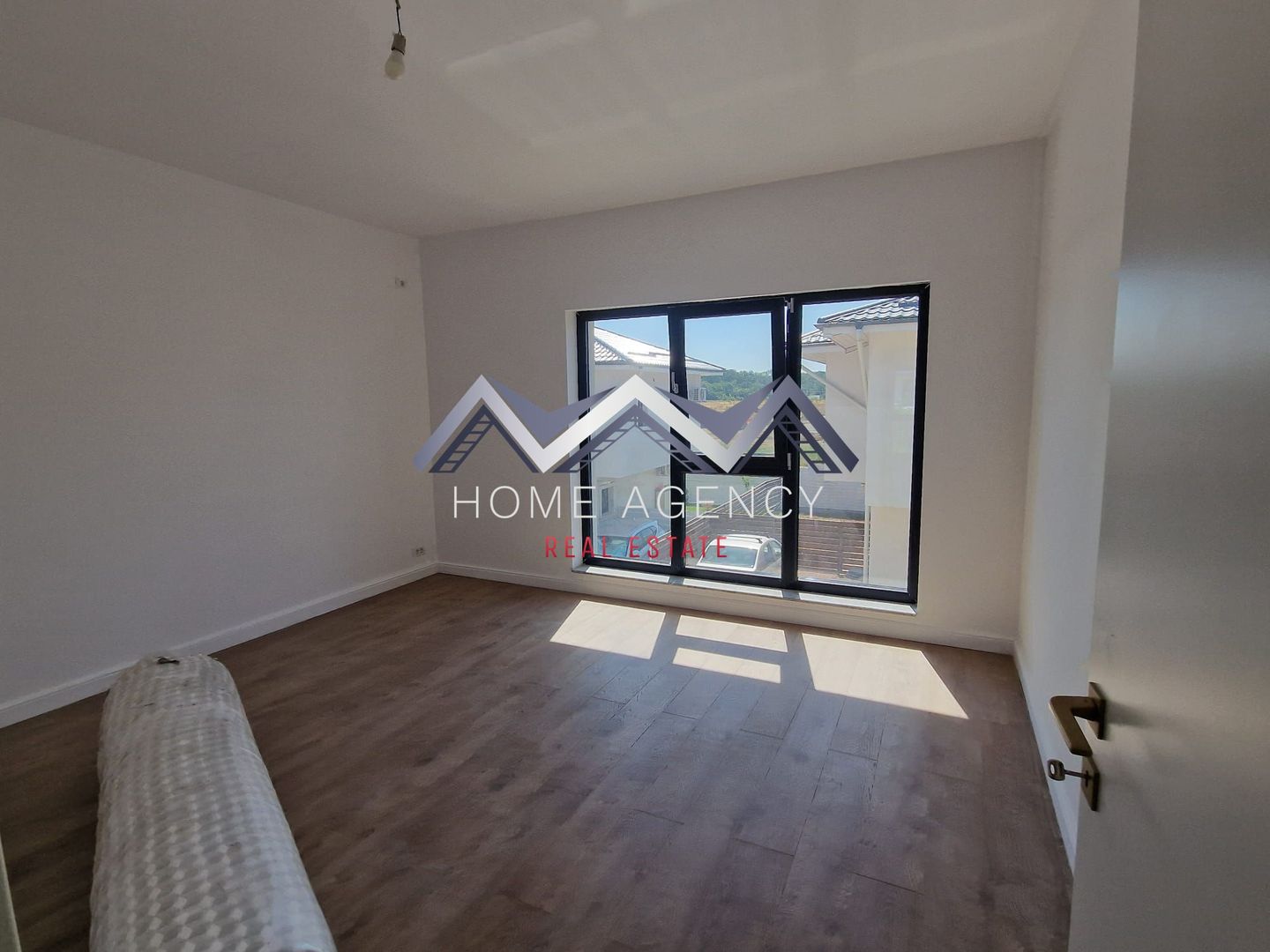 Casă single P+1+Pod în Otopeni - Poză 8