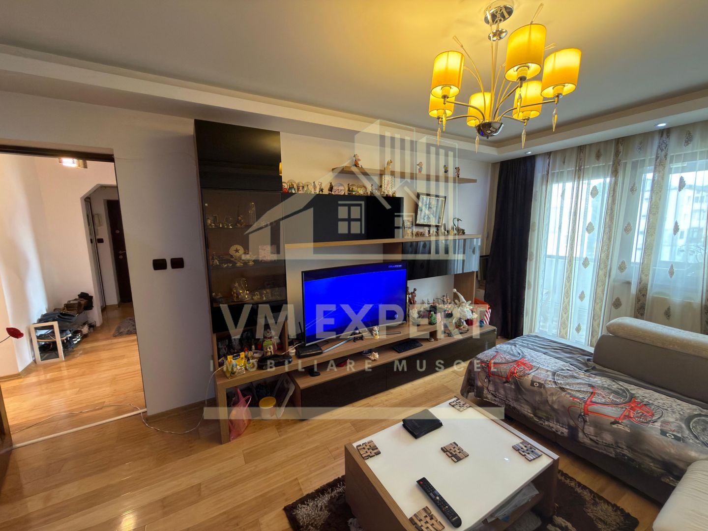 APARTAMENT 3 CAMERE ETAJ 3 VIȘOI CAMPULUNG - Poză 2