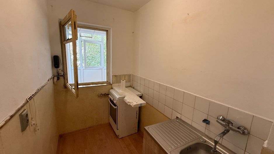 Garsonieră 27 mp cu balcon - etaj 2 - nemobilata -bloc an 1980 - Poză 3