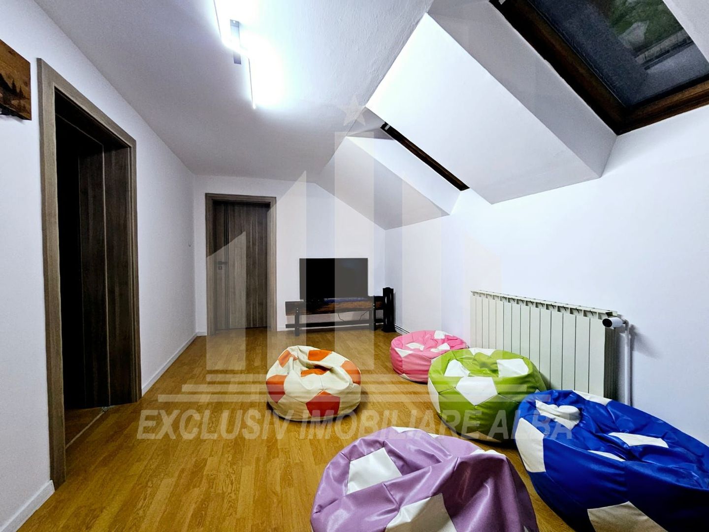 Casa individuala de inchiriat, Cetate - Poză 11