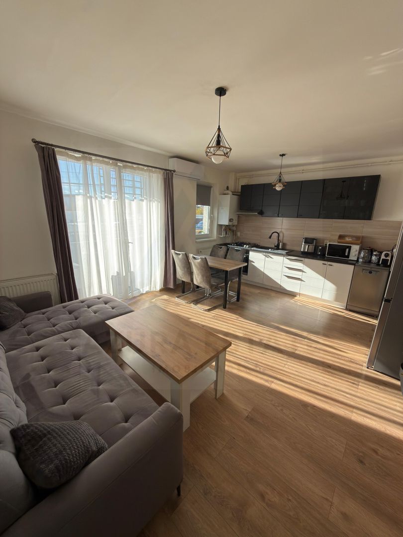 Apartament utilat 3 camere etaj 1 balcon 10 mp si parcare in Terezian - Poză 1