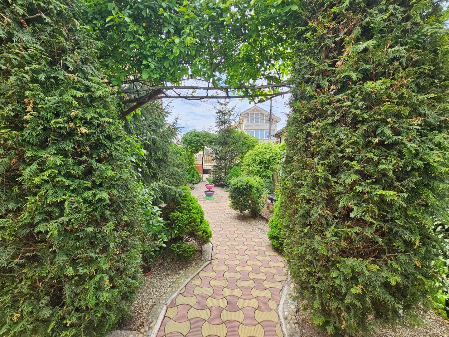 De vanzare-Vila spatioasa cu gradina si foisor-oaza de liniste - Poză 12