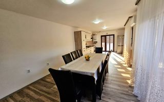 Casă 4 camere, renovată, mobilată, utilată, 410 mp teren, zona Centru - Poză 4