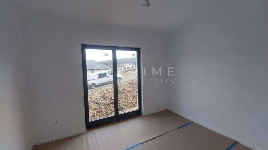 Vilă chalet modern cu perete panoramic de sticlă - Livezeni, Mureș - Poză 9