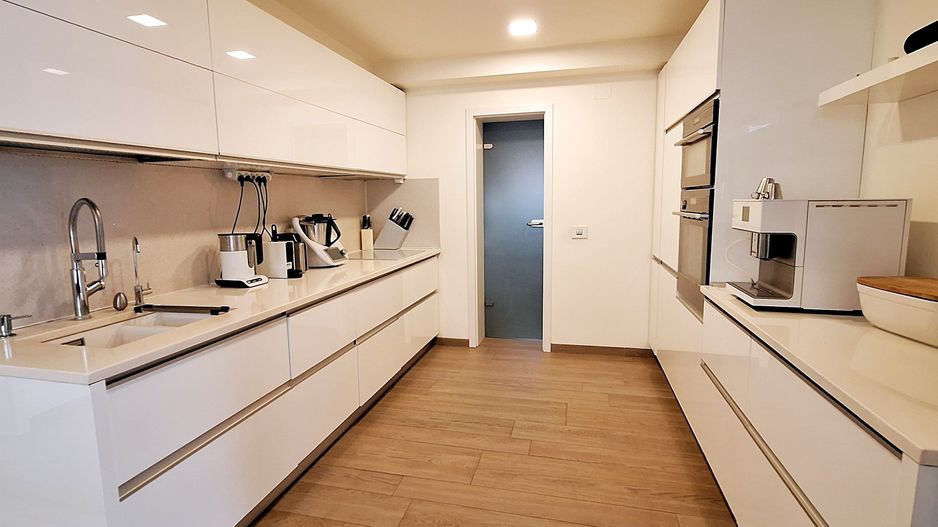 Casa eficienta energetic cu piscina in Giroc - Poză 14