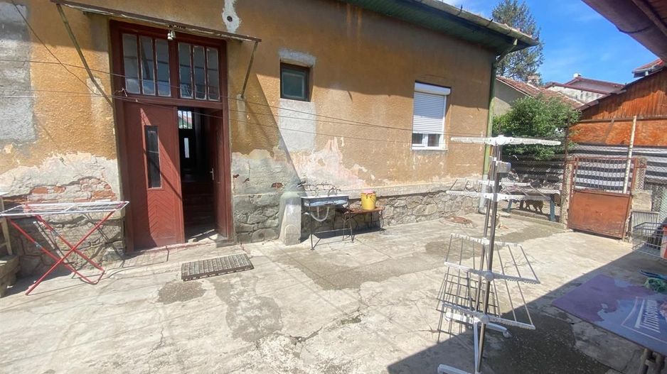 Apart la casa Bogdanestilor  curte  acces cu masina centrala proprie - Poză 16