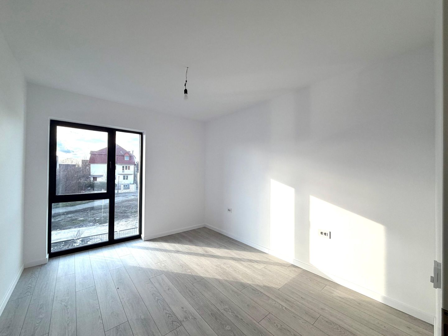 2 camere, etaj 1, zona Braytim – ideal locuință sau investiție - Poză 3