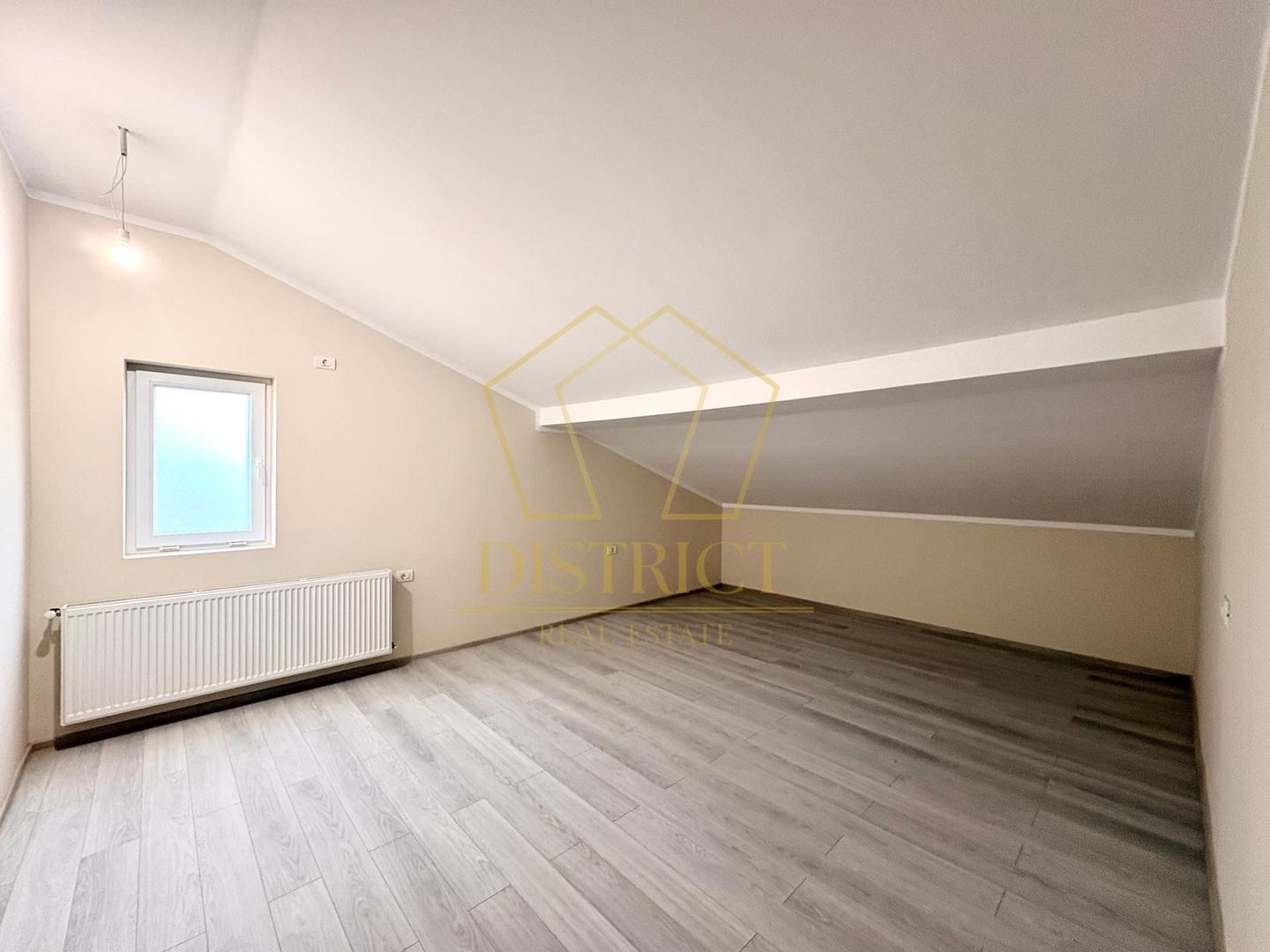 Duplex cu 4 camere si bucătărie închisă | Mosnita Veche - Poză 8