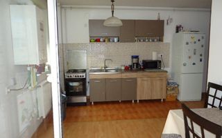 Apartament cu 3 camere de vânzare in Floresti, zona Florilor. - Poză 1