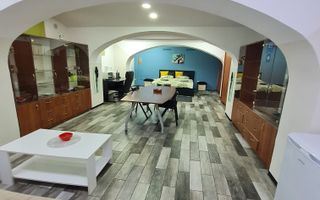 Vila deosebitǎ în zona centrala - Poză 14