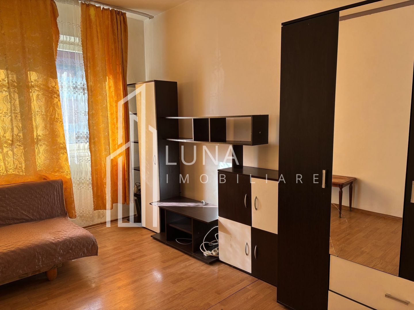 Garsonieră tip cămin 20 mp – renovată, baie și bucătărie proprie - Poză 1