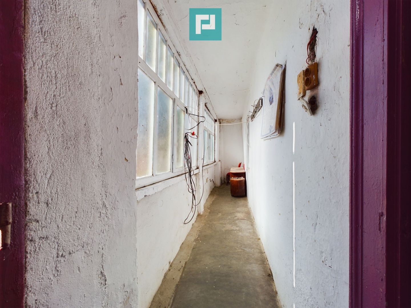 Casă cu teren generos de 2,880mp în Secusigiu - Poză 11