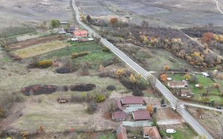 Oportunitate investitie: două reședințe de vacanță/ cabane 3940mp teren - Poză 16