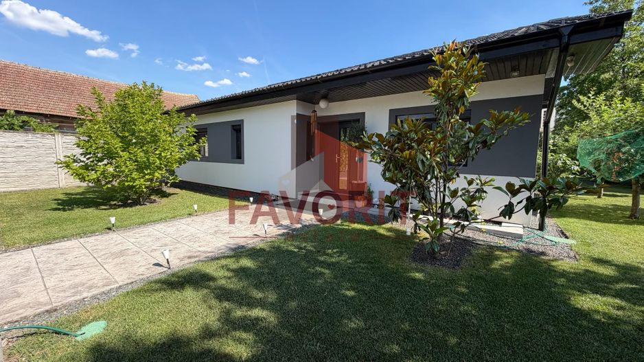 Casa individuala in Sacalaz | Piscina | Garaj | Teren 1000 mp | - Poză 1