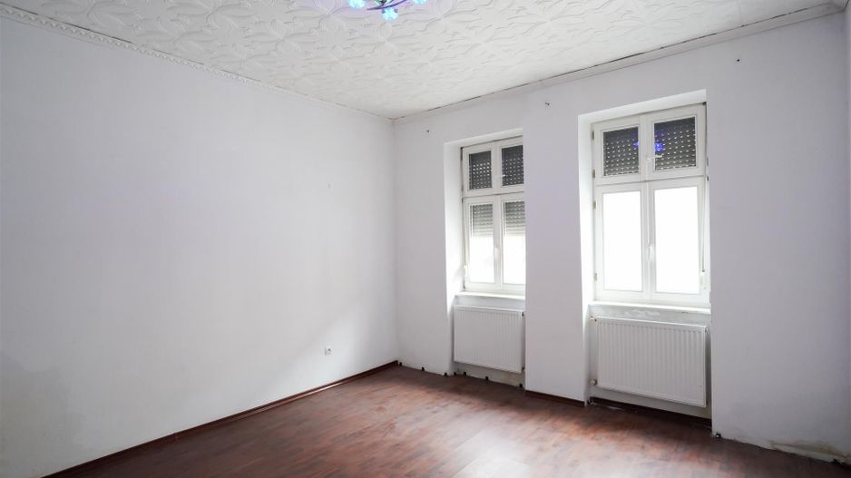 CASA LA CURTE COMUNA ZONA CENTRALA - Poză 2