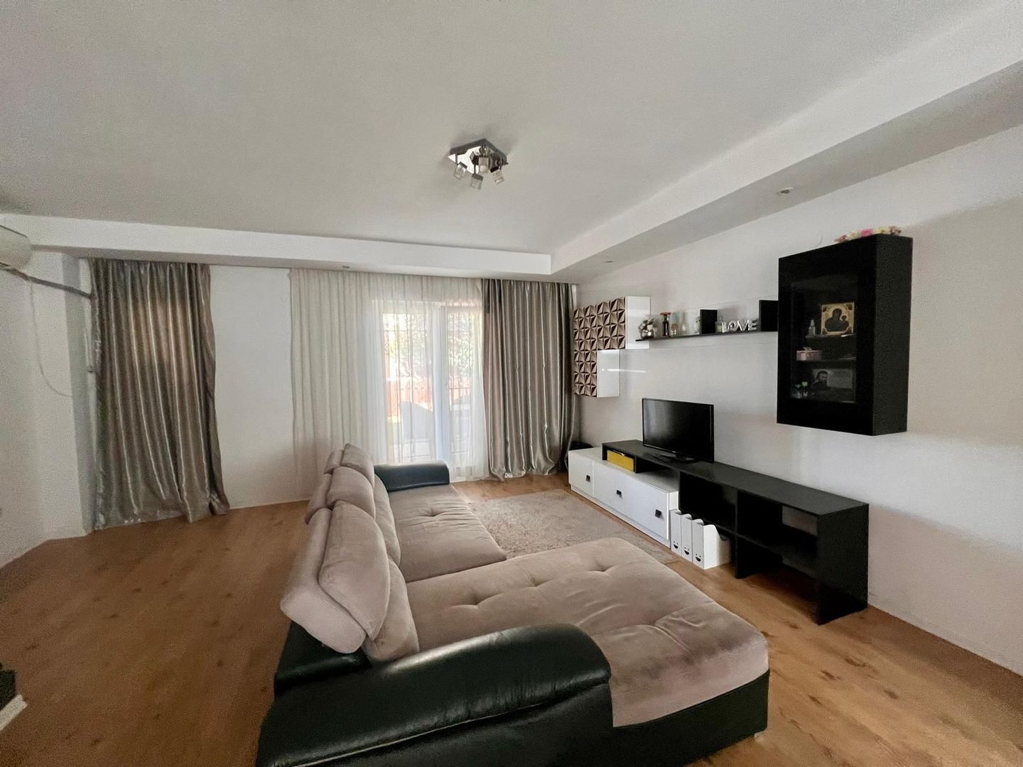 Vila 3 camere Cosmopolis - Poză 2