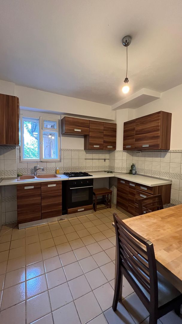 Apartament in vila cu 5 camere si curte proprie | Domenii - Casin - Poză 6